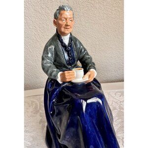 Royal Doulton "The Cup of Tea" Figurine Vintage Doulton & Co Limited HN 2322